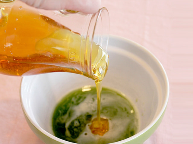 Nước ép cần tây kết hợp với mật ong theo cách thông thường